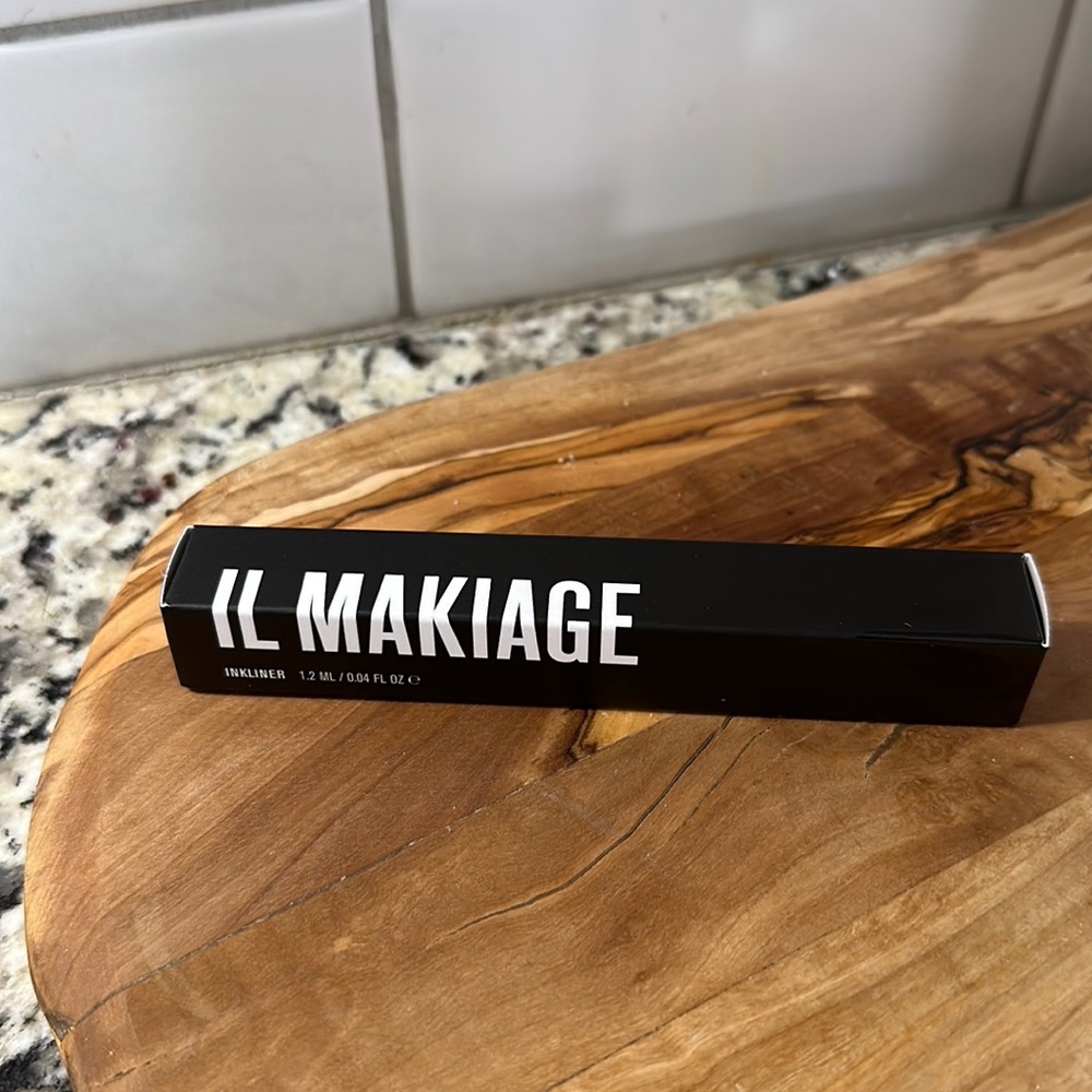 Liquid eye liner, black
